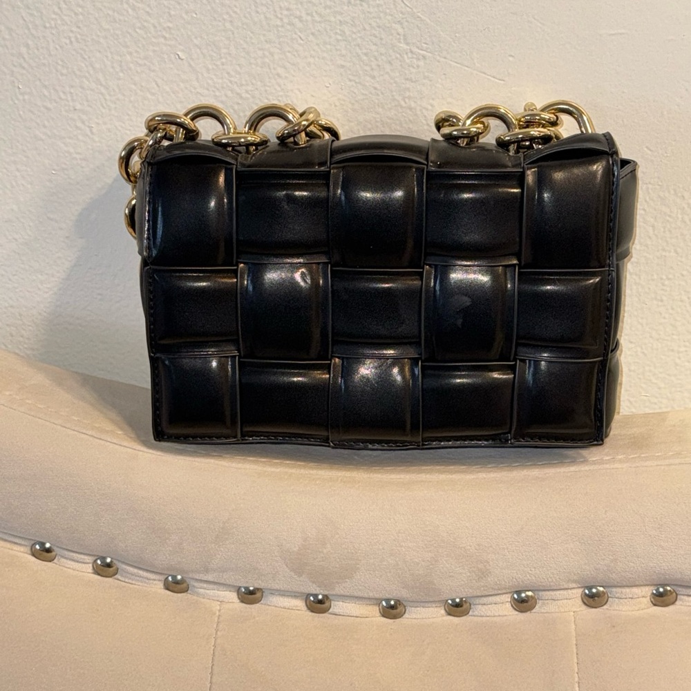 Elegant Black Quilted Women's Bag
